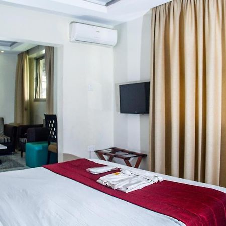Glee Hotel Aliayabiagba Kültér fotó