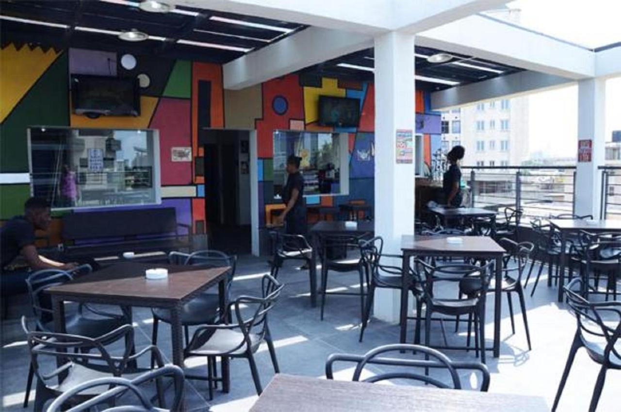 Glee Hotel Aliayabiagba Kültér fotó