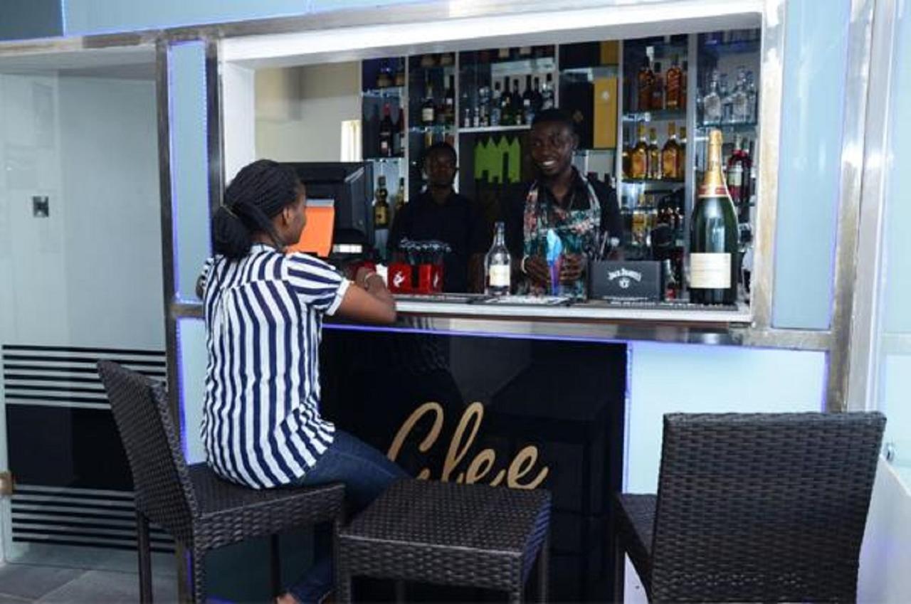 Glee Hotel Aliayabiagba Kültér fotó