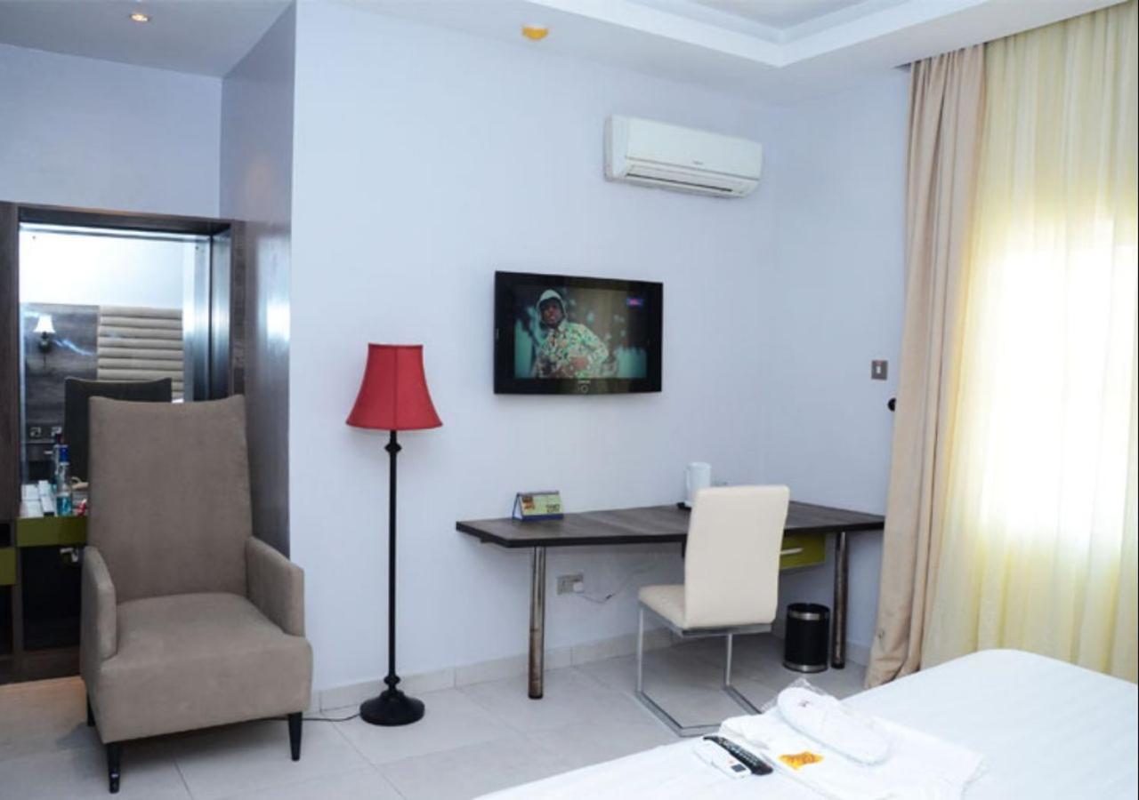 Glee Hotel Aliayabiagba Kültér fotó