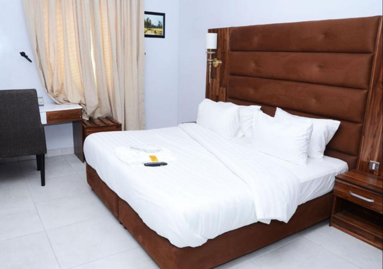 Glee Hotel Aliayabiagba Kültér fotó