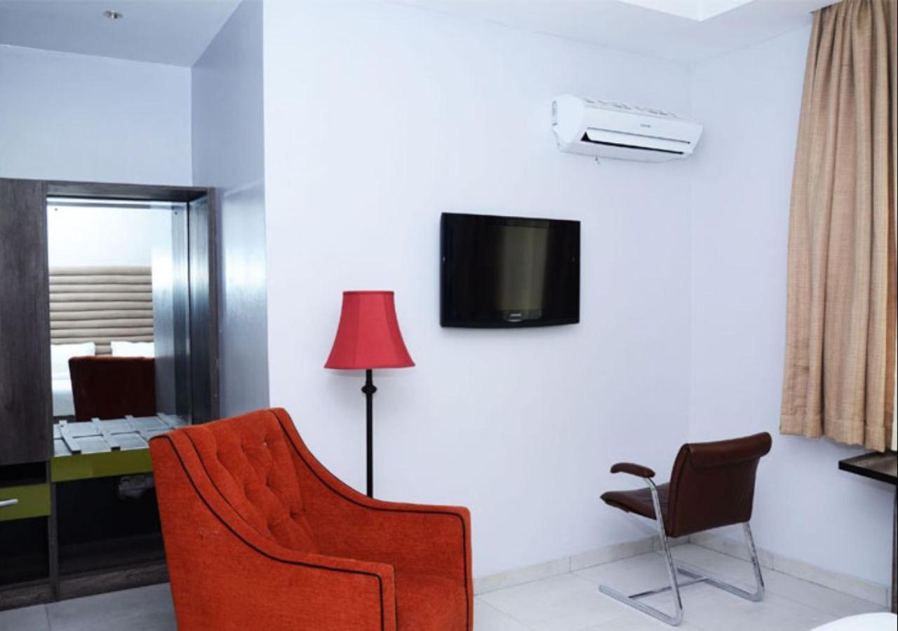 Glee Hotel Aliayabiagba Kültér fotó