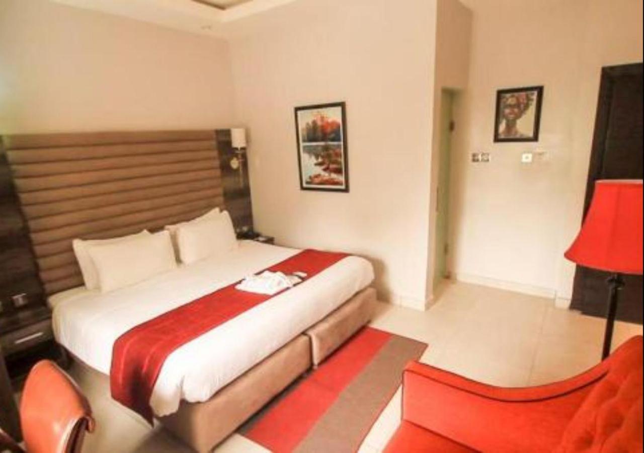 Glee Hotel Aliayabiagba Kültér fotó