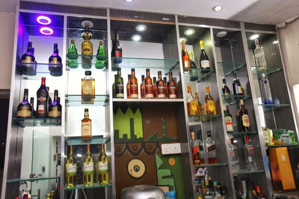 Glee Hotel Aliayabiagba Kültér fotó