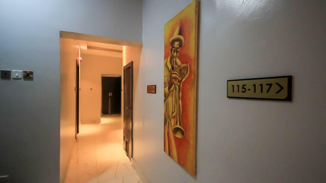 Glee Hotel Aliayabiagba Kültér fotó