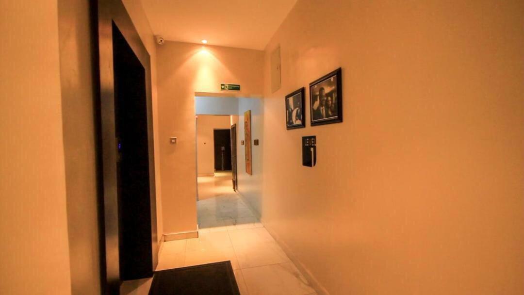 Glee Hotel Aliayabiagba Kültér fotó