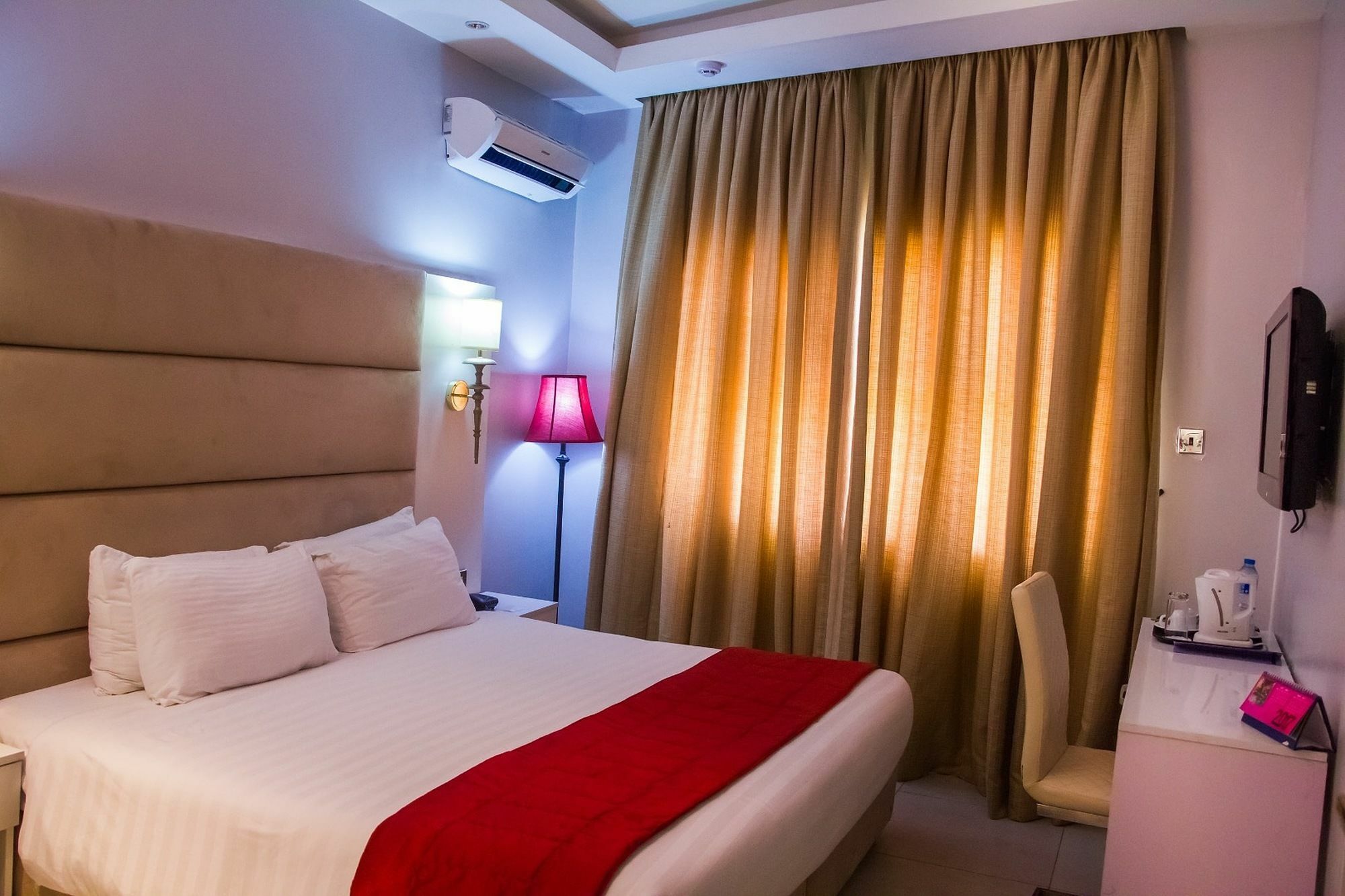 Glee Hotel Aliayabiagba Kültér fotó