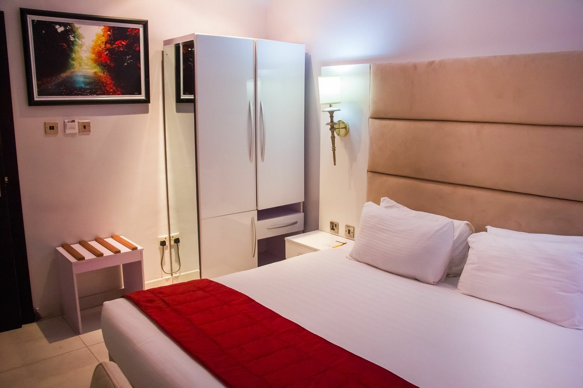Glee Hotel Aliayabiagba Kültér fotó