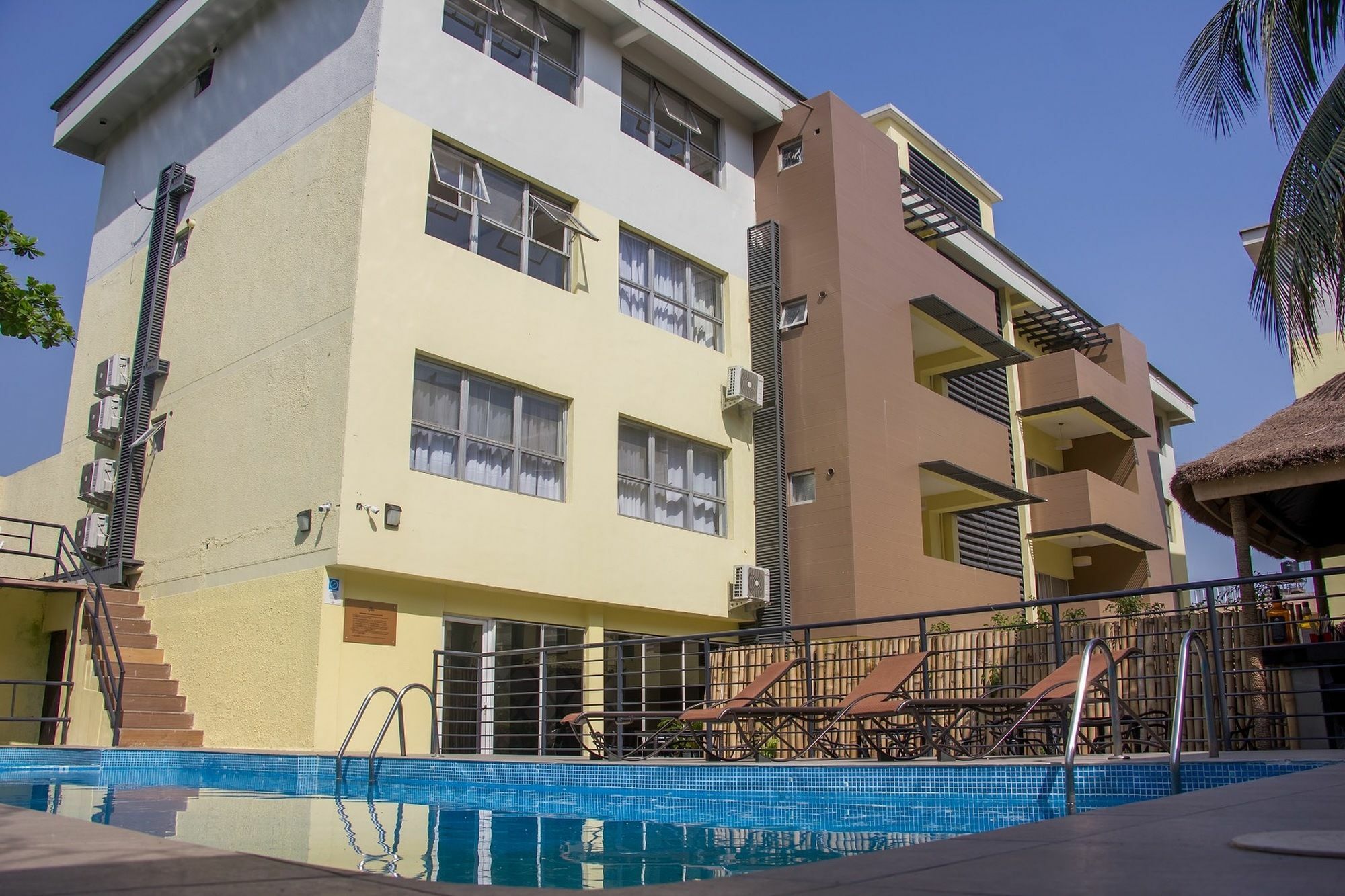 Glee Hotel Aliayabiagba Kültér fotó