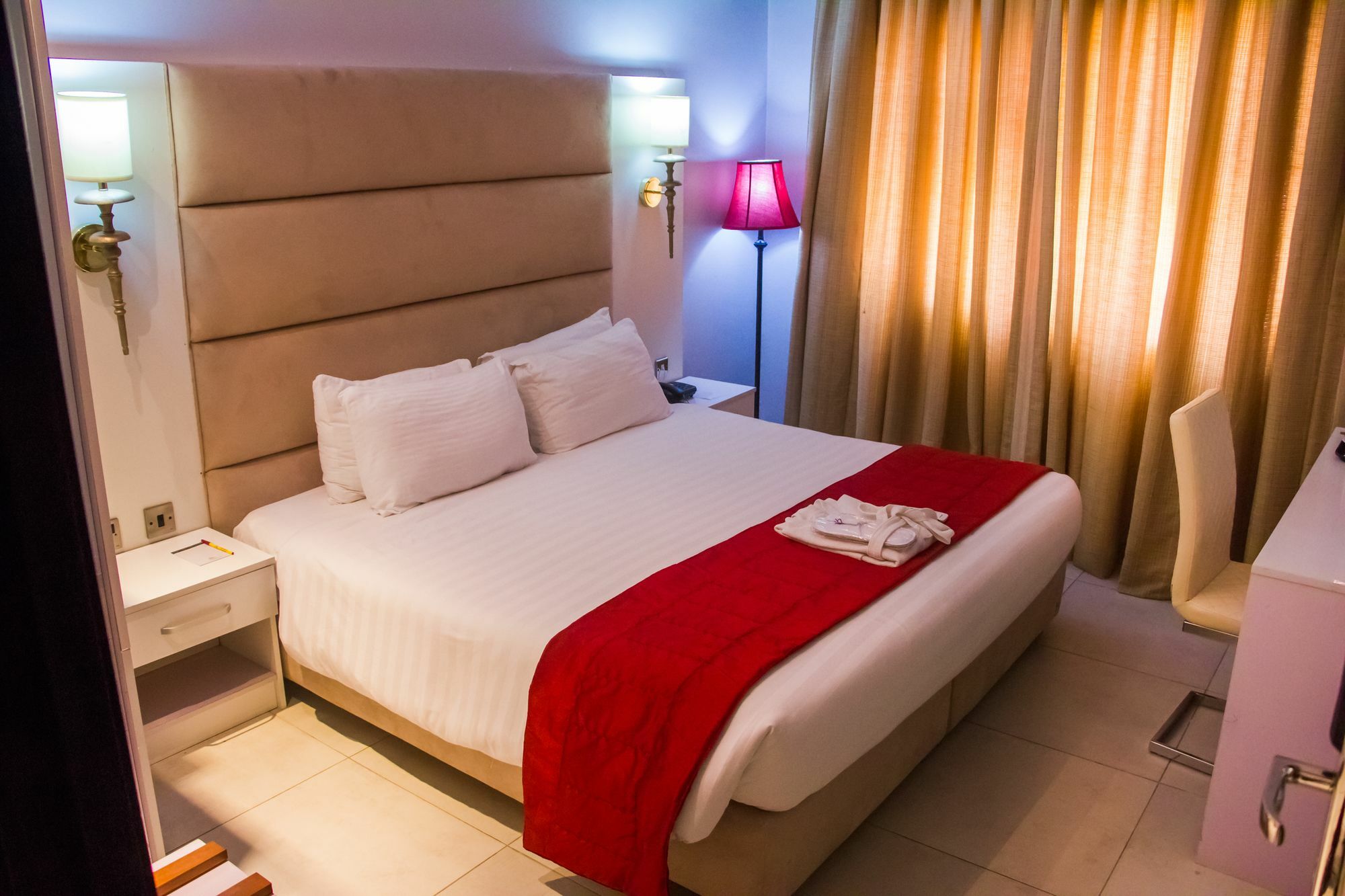Glee Hotel Aliayabiagba Kültér fotó