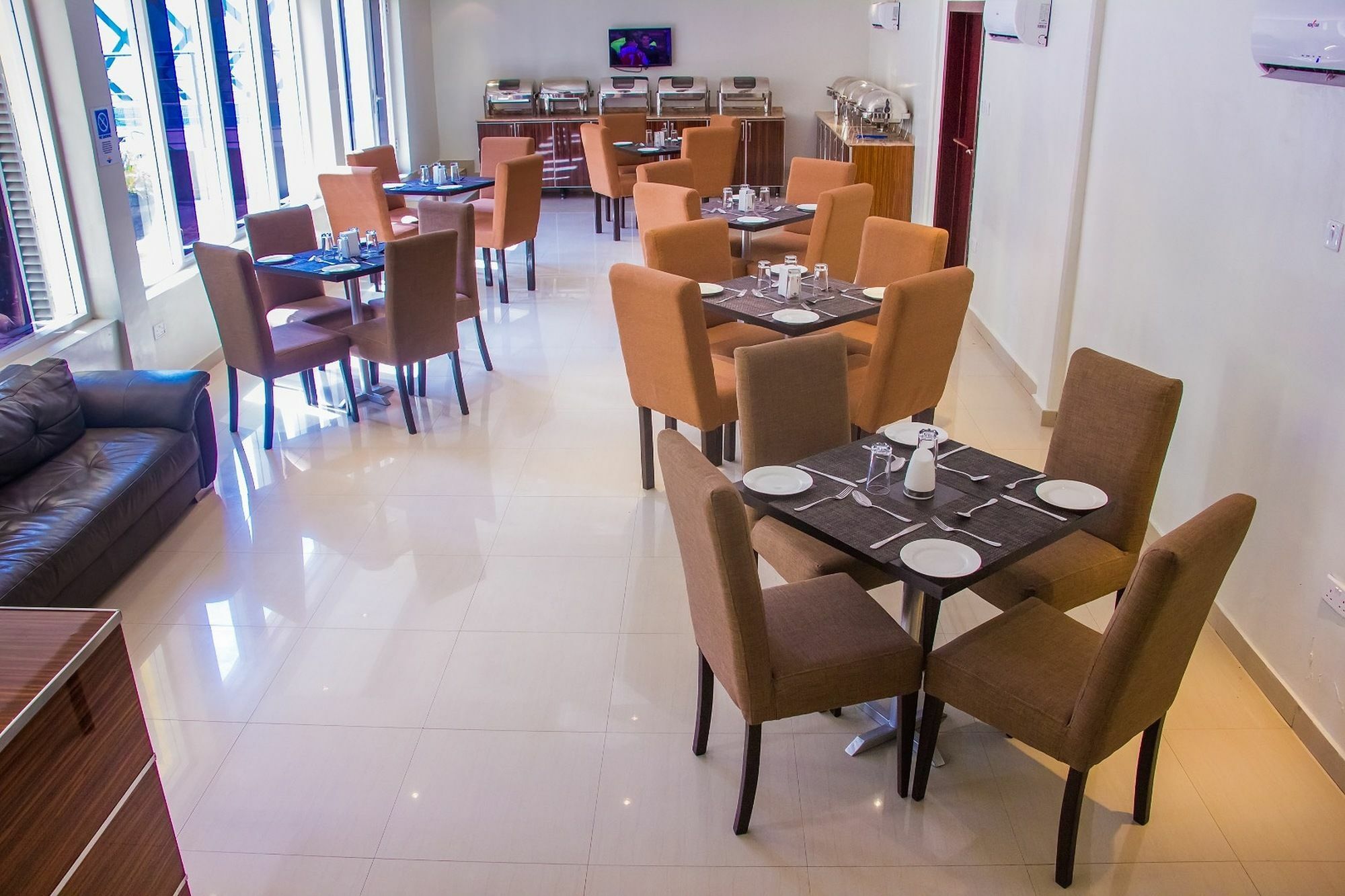 Glee Hotel Aliayabiagba Kültér fotó