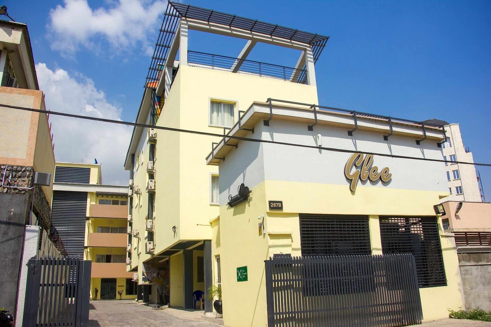 Glee Hotel Aliayabiagba Kültér fotó