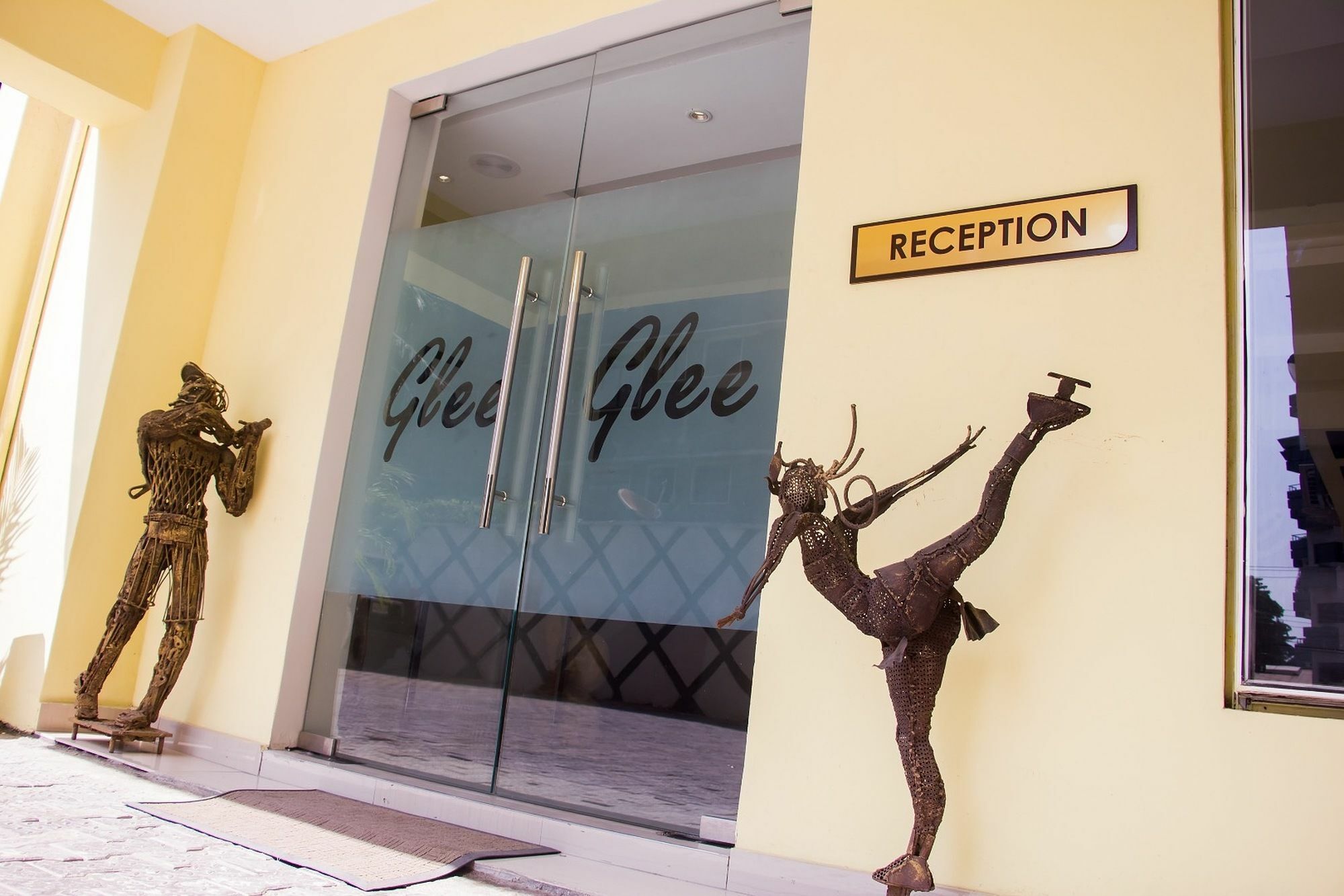 Glee Hotel Aliayabiagba Kültér fotó