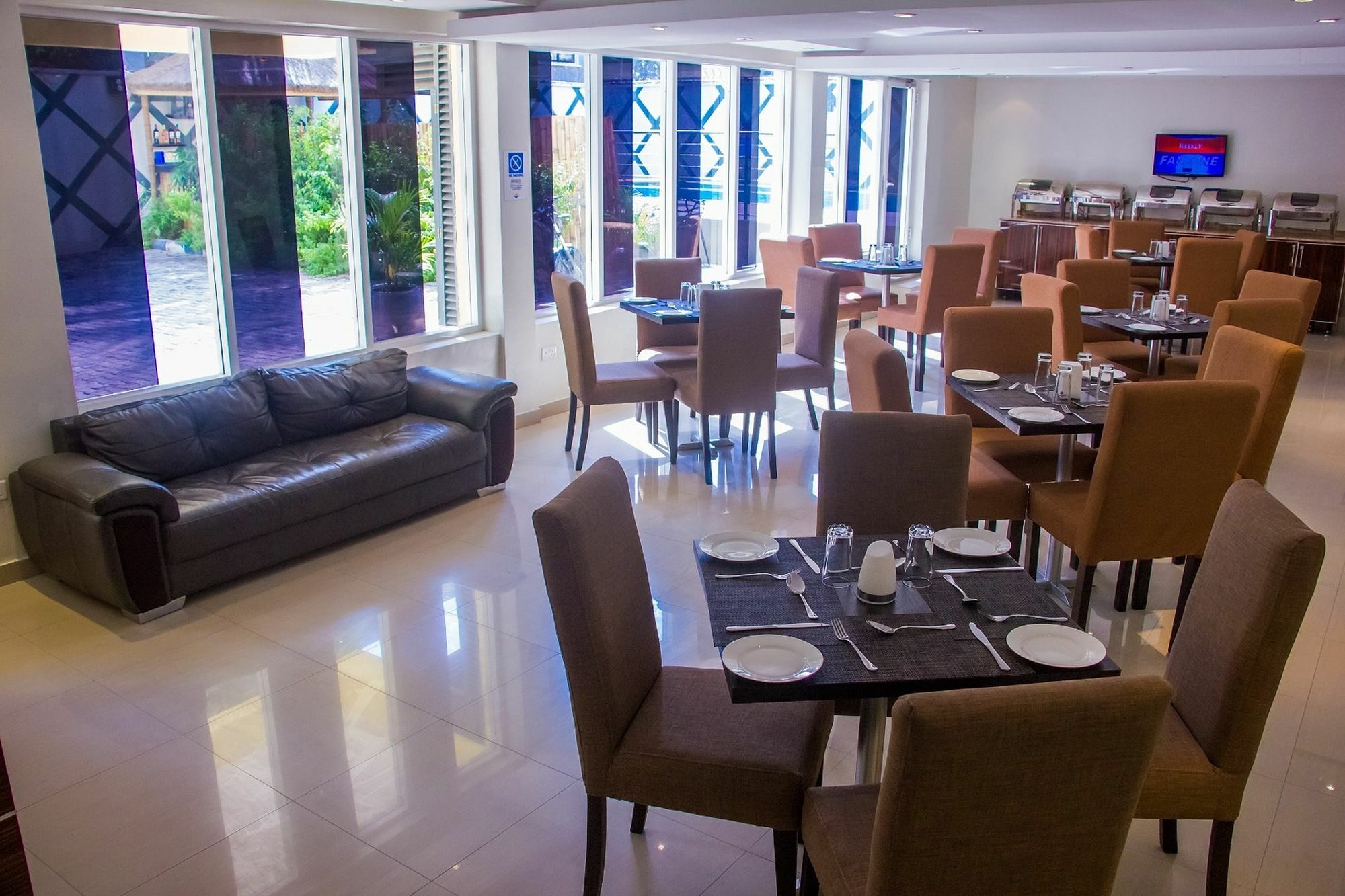 Glee Hotel Aliayabiagba Kültér fotó