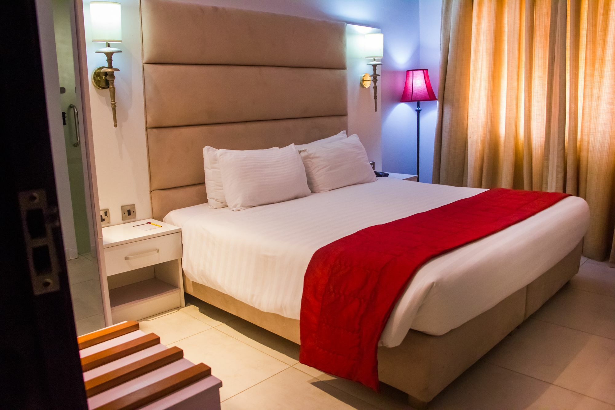 Glee Hotel Aliayabiagba Kültér fotó