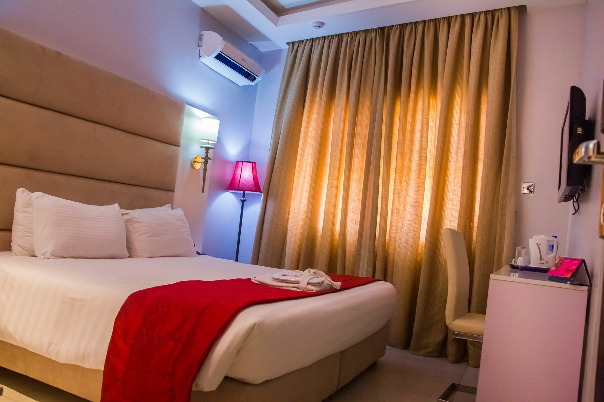 Glee Hotel Aliayabiagba Kültér fotó